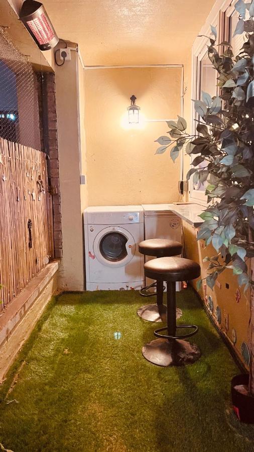 Lovely 1-Bedroom Property With Balcony In West End Glasgow Extérieur photo