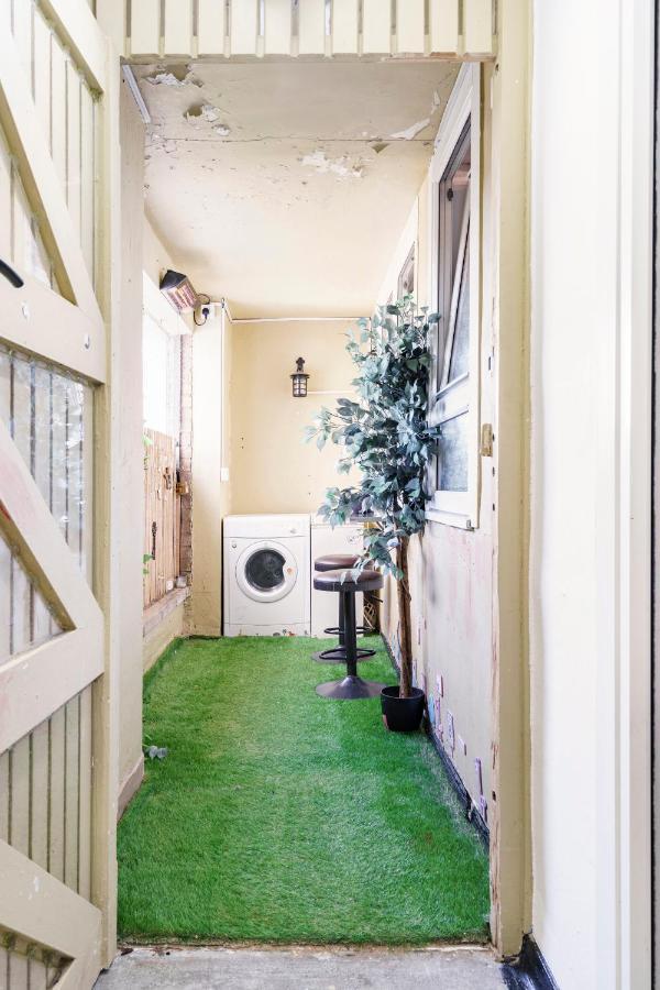 Lovely 1-Bedroom Property With Balcony In West End Glasgow Extérieur photo